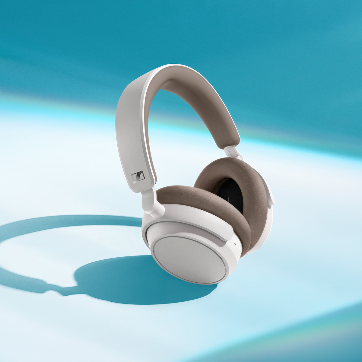 sennheiser-accentum-plus-